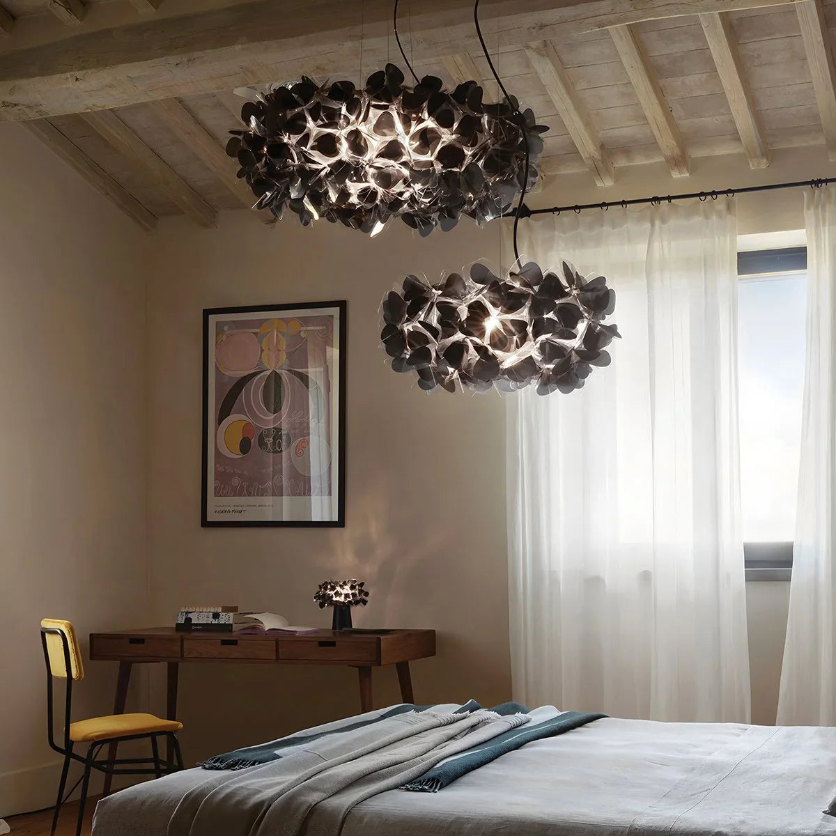 Antizer Italian Creative Petal Chandelier for Bedroom