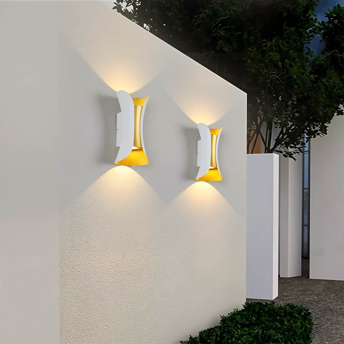 Briar Outdoor Wall Lamp