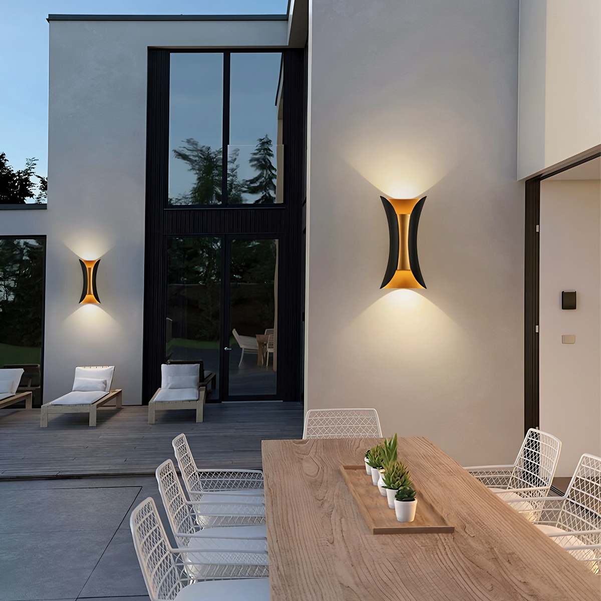 Briar Outdoor Wall Lamp