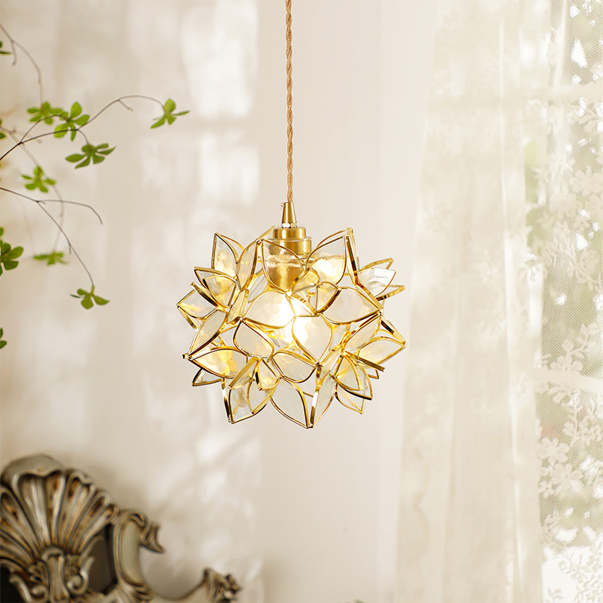 Elegant Capiz Shell Flower Pendant Lamp, Brass Finish, Dimmable, Modern Lighting