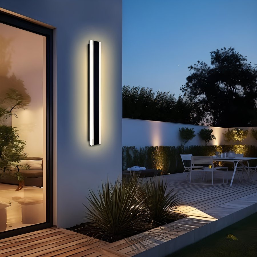 Baron Outdoor Wall Lamp