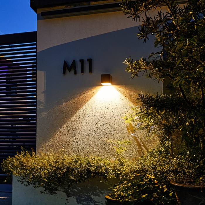 Evelyn Outdoor Wall Lamp